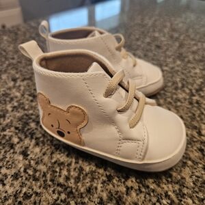 Disney Baby Walker Shoes - White with Pooh Bear. Size 9-12 Months